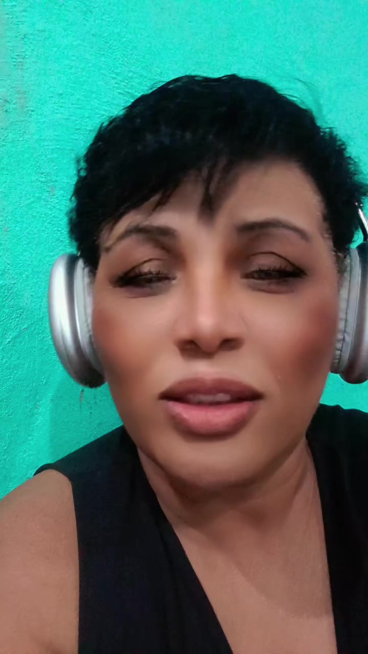 @Cl&aacute;udia Roberta