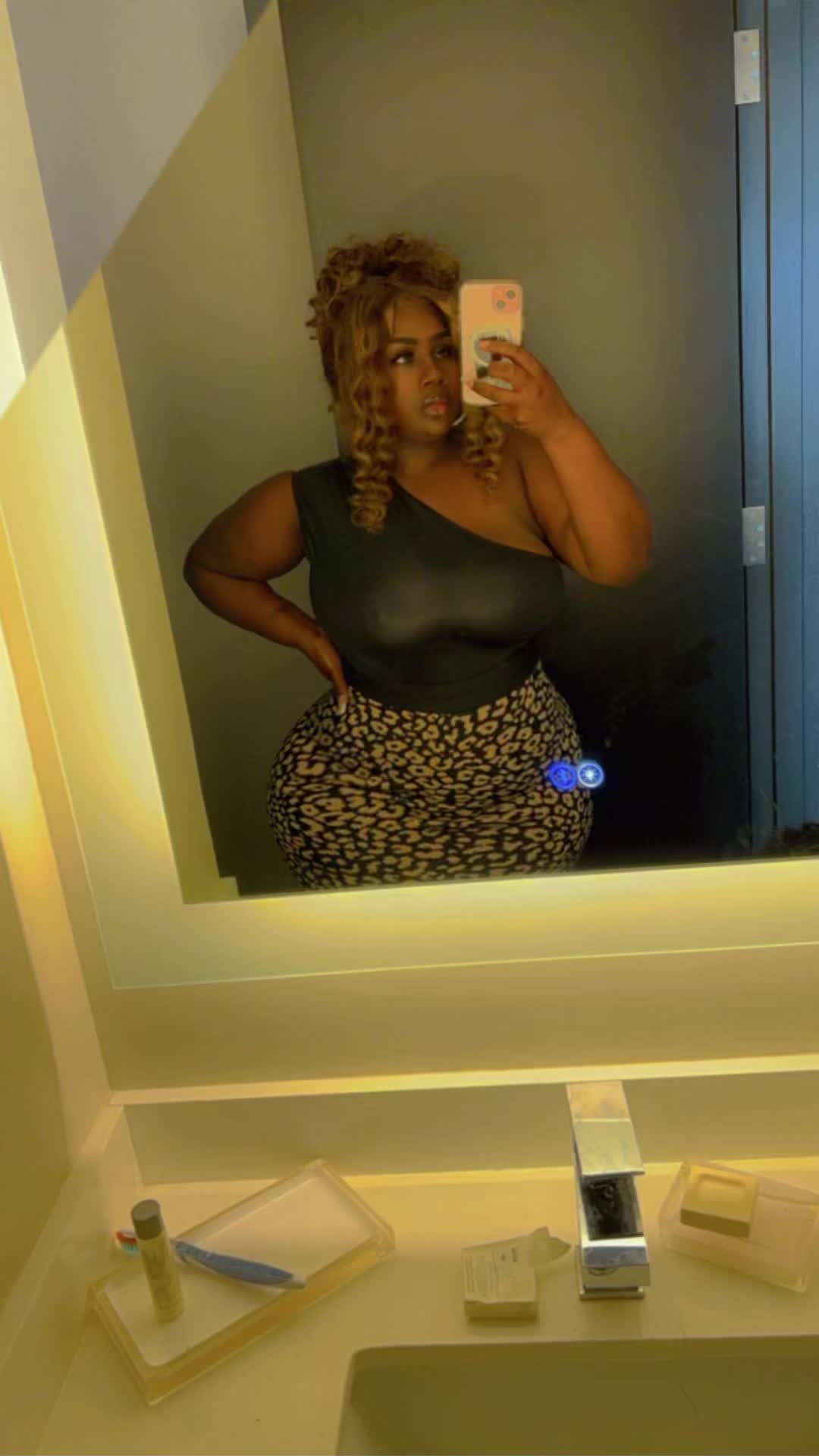 @LuckeyTheeAries