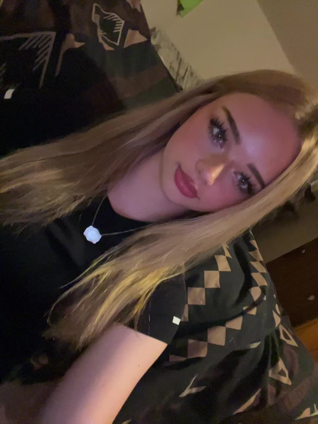 @Bella_t