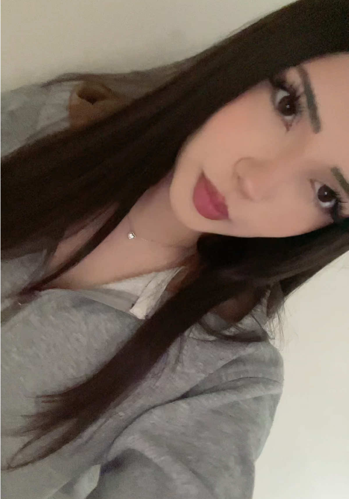 @𝒯