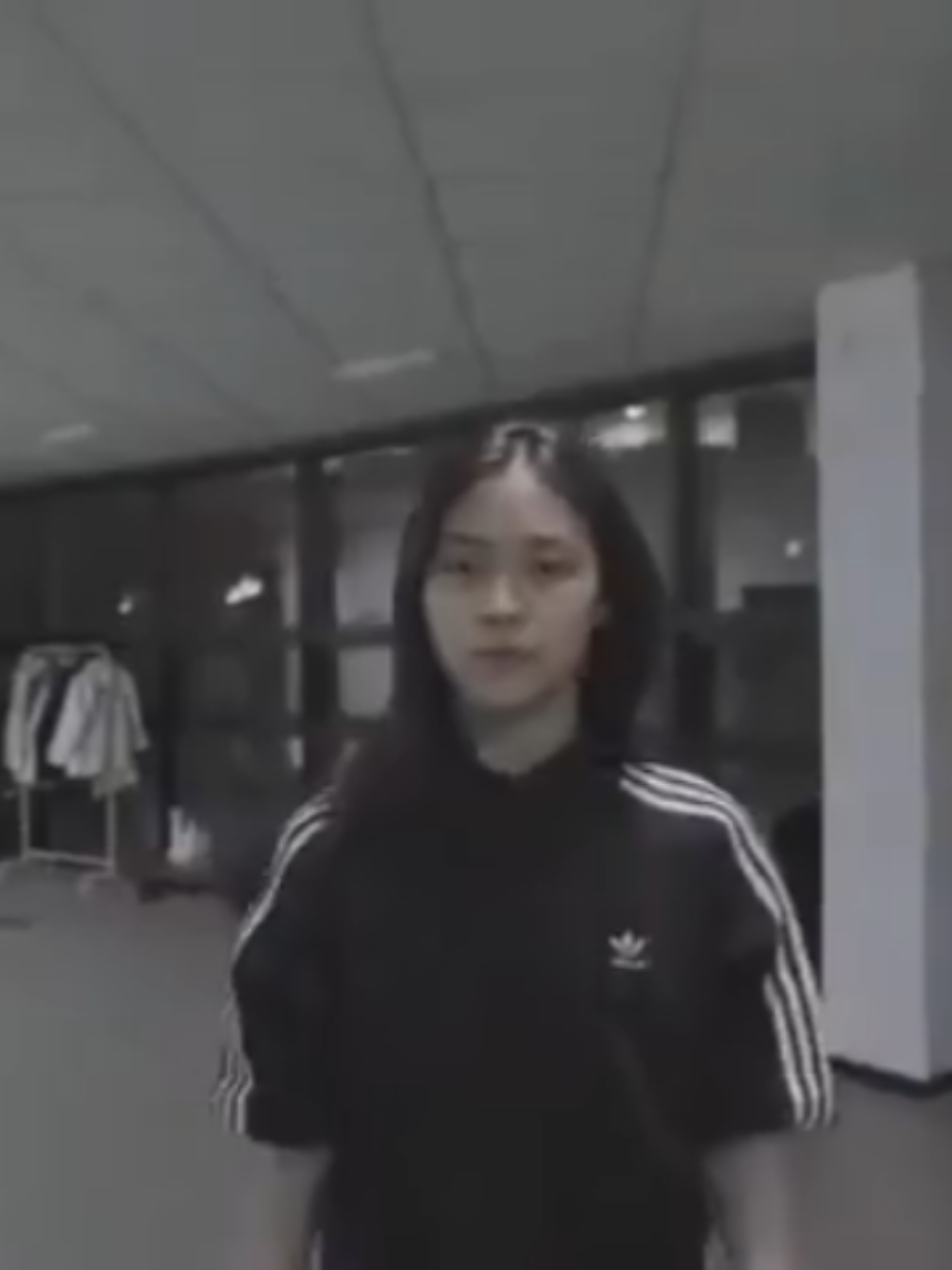 @...