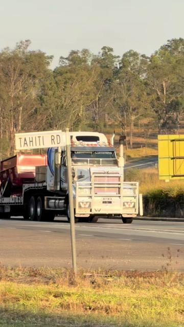 @Tiaro Truck Spotter ๐