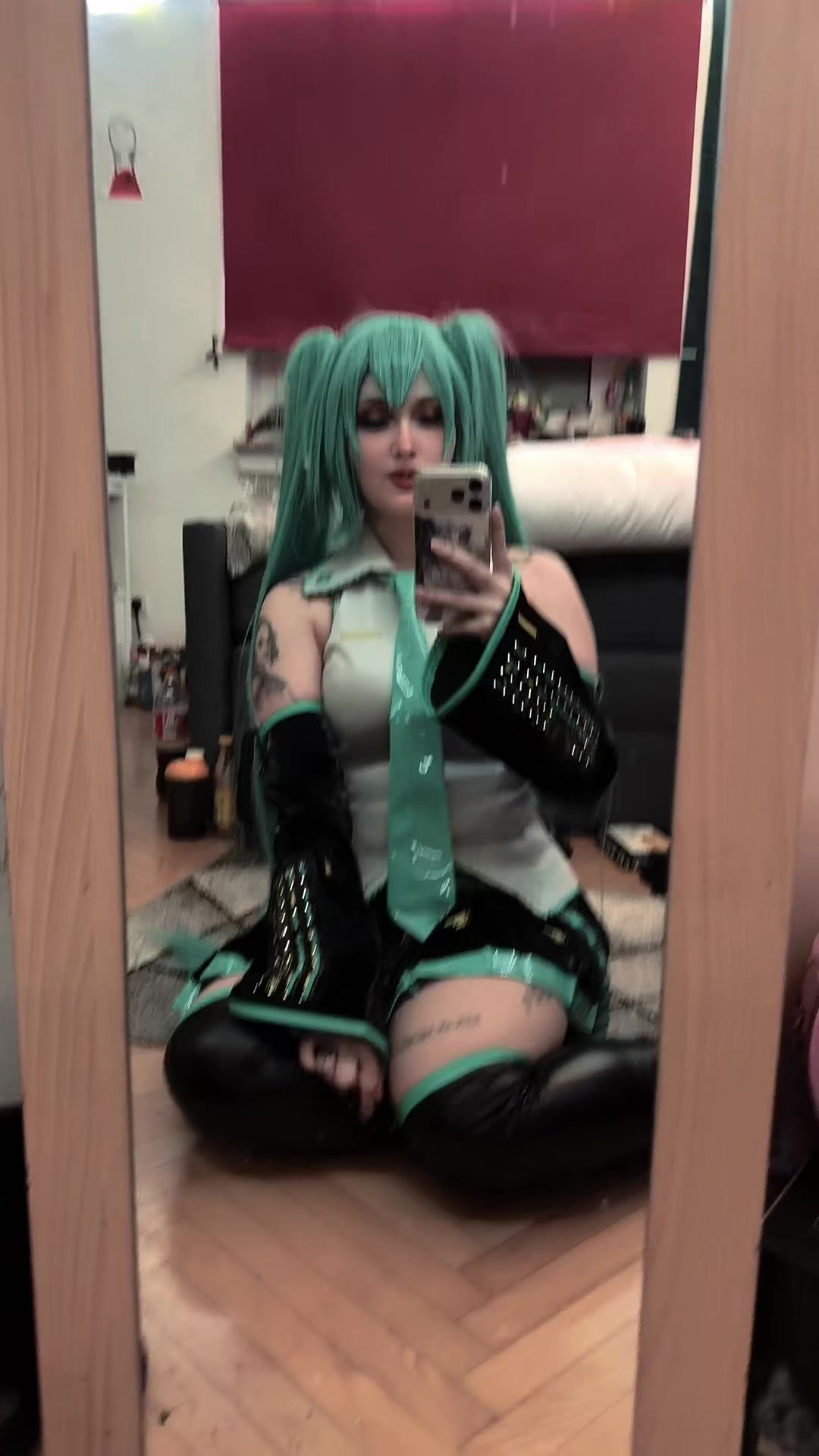 @liavandia_