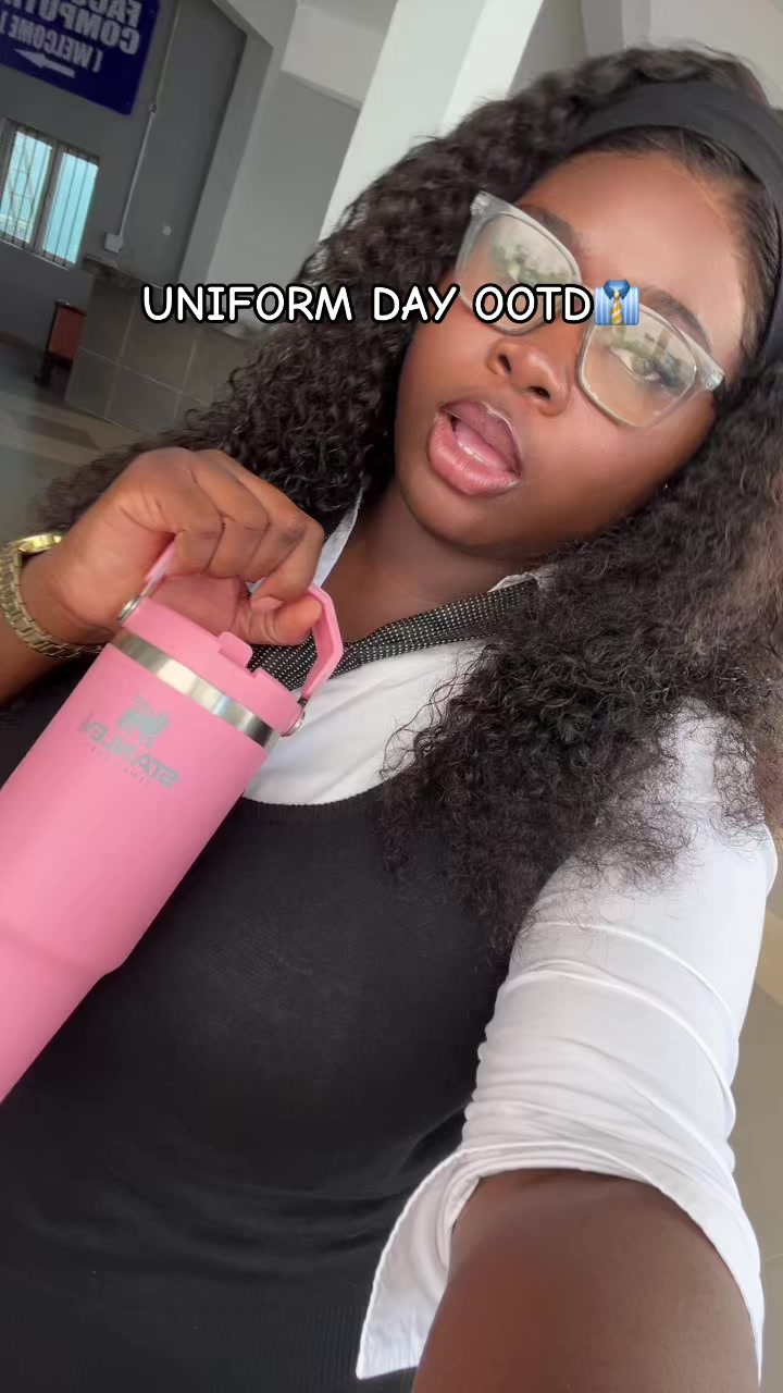 @𝓣𝓱𝓮𝓻𝓮𝓪𝓵𝓜𝓲𝓬𝓱𝓮𝓵𝓵𝓮