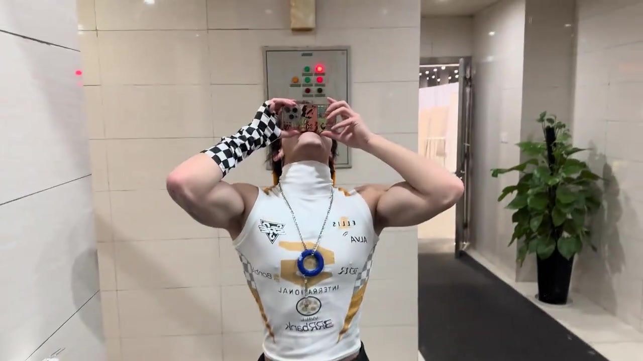 @ᔦ &deg; ꒳ &deg; ᔨ ̖́-