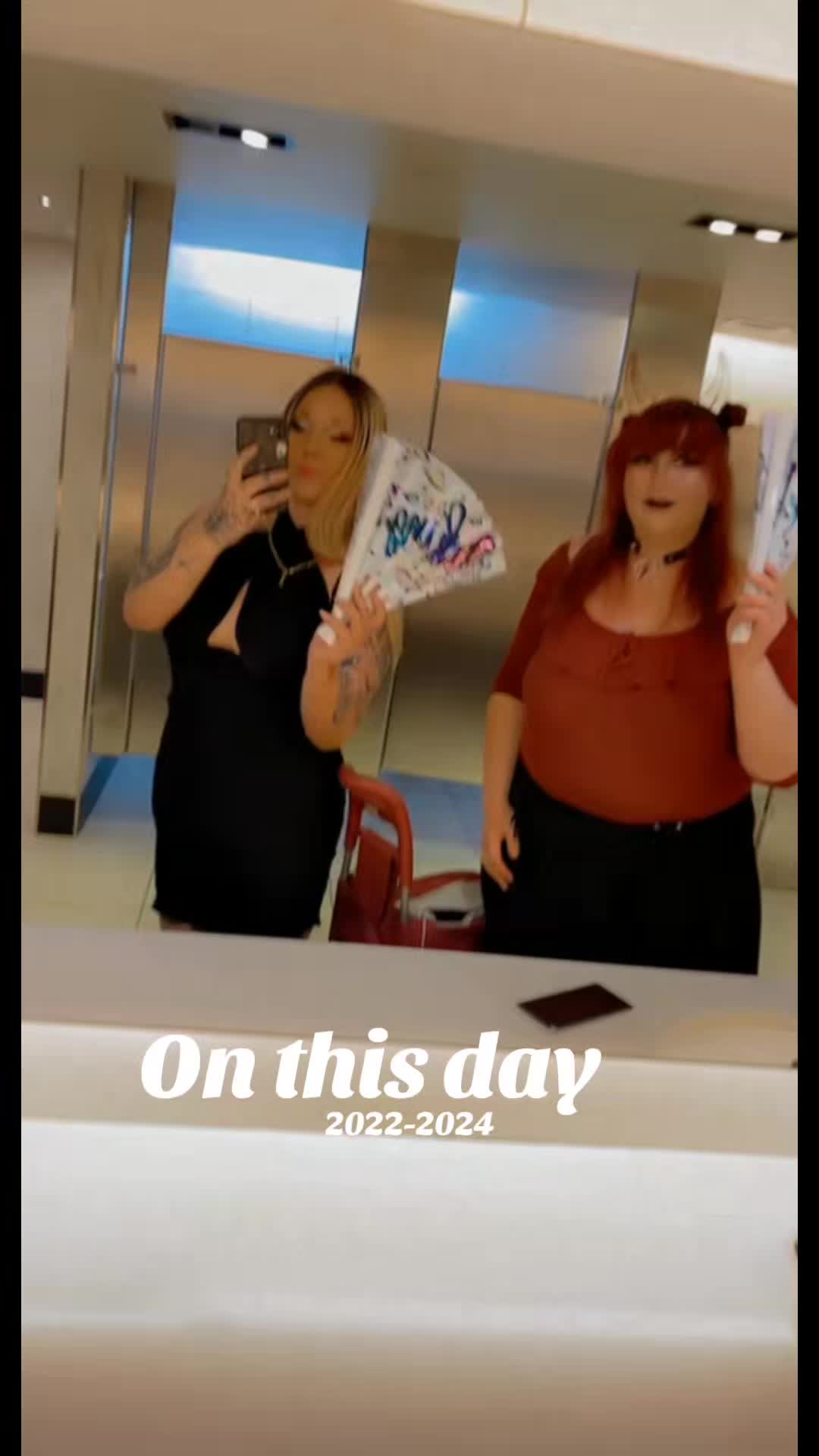 @Sammiie/Foxie