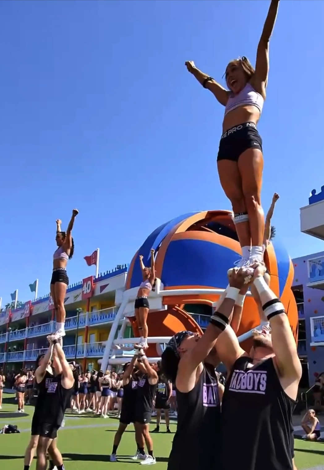 @theocallstarscheer