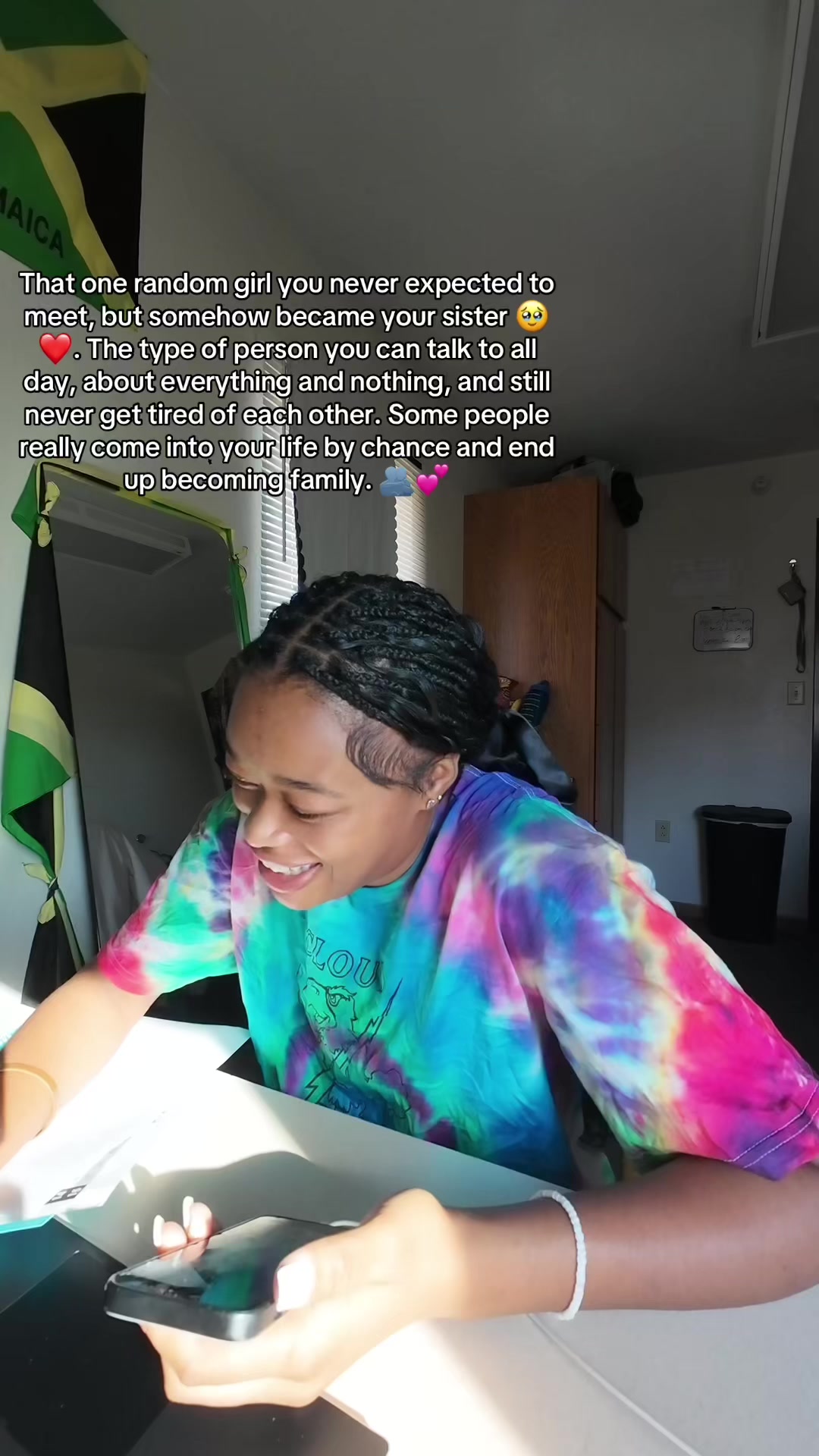 @•