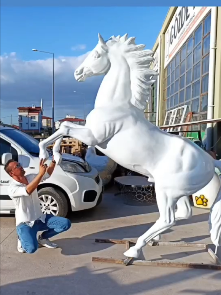 @Y&uuml;kselen Sanat