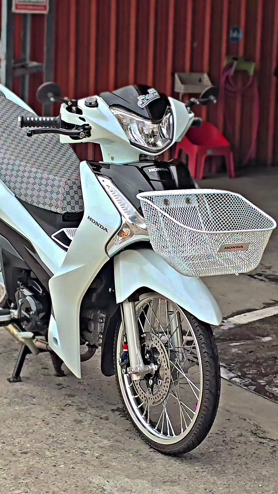 @นพรัตน์ กล่ำผ่อง