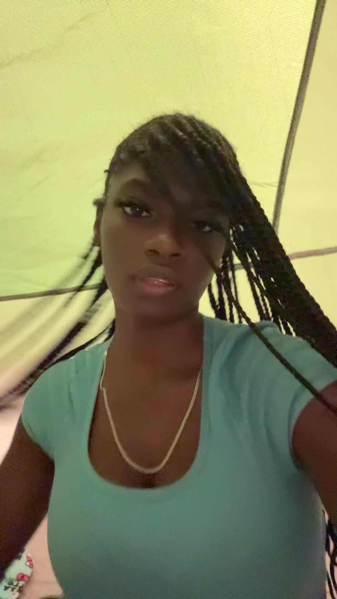 @laroyana