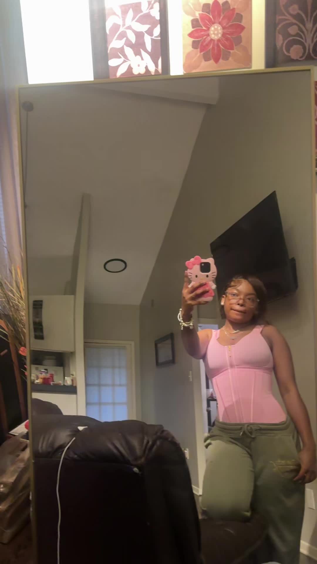 @knicolethed0ll