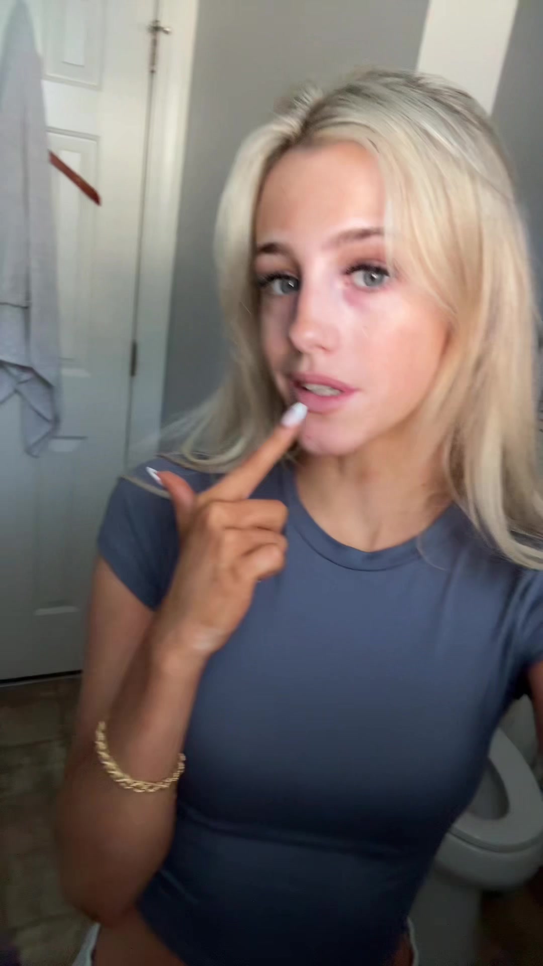 @via *✧・゚: