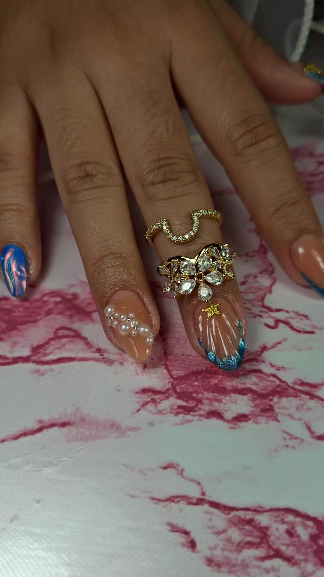 @KarenNailsMakeup