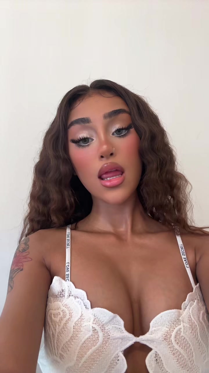 @hellenaslh