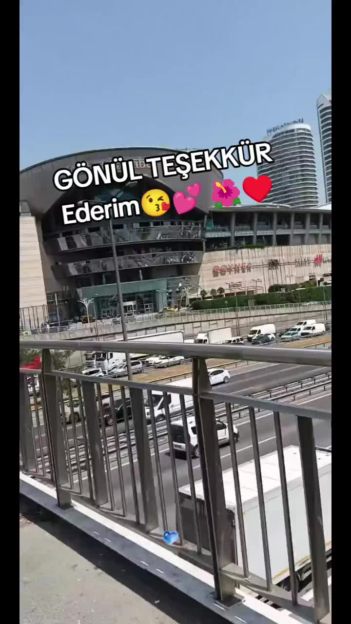 @her yüzüne gülene dost sanma