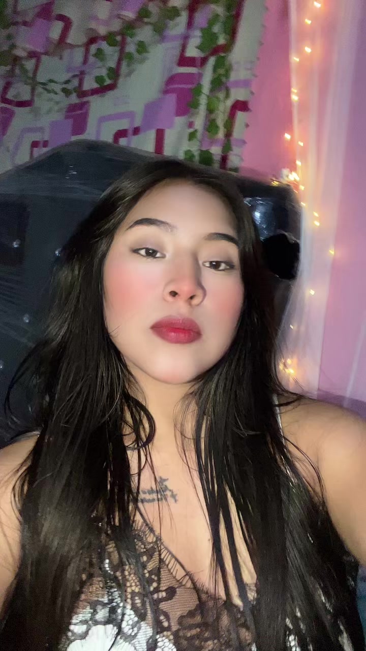 @oliviaarenaz