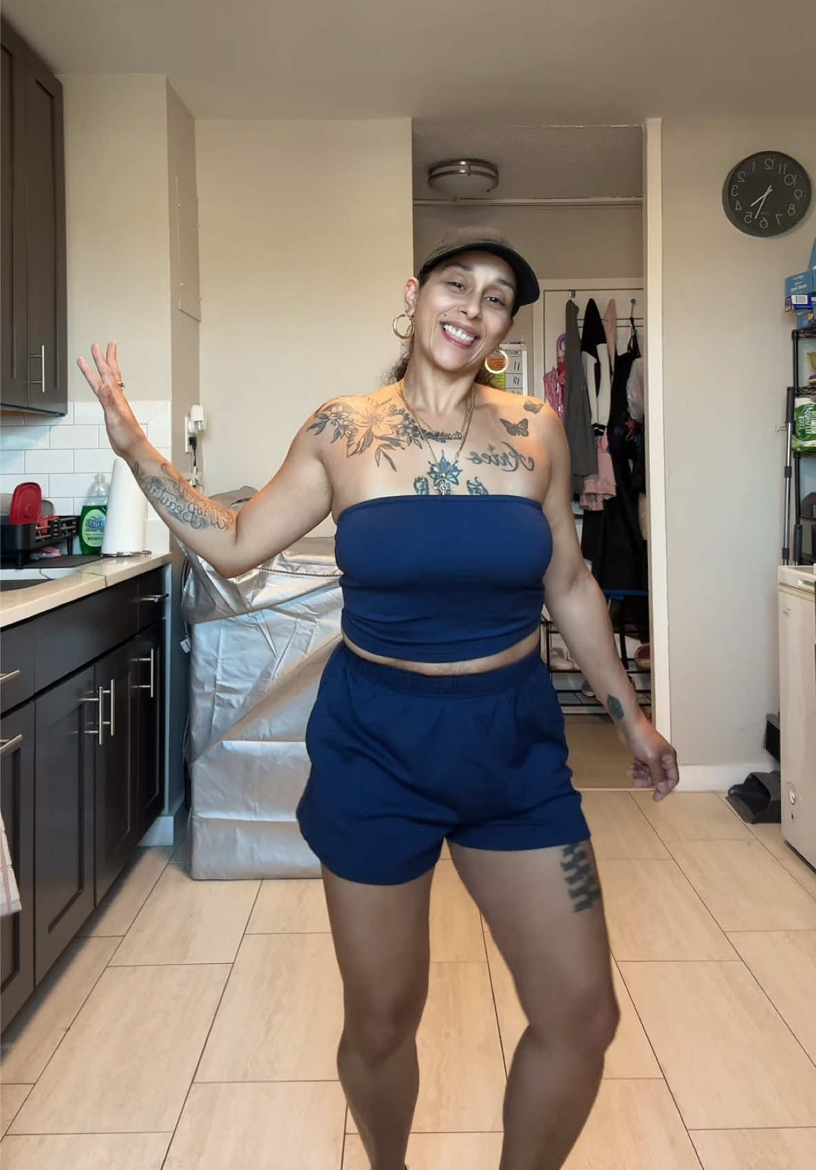 @momof4