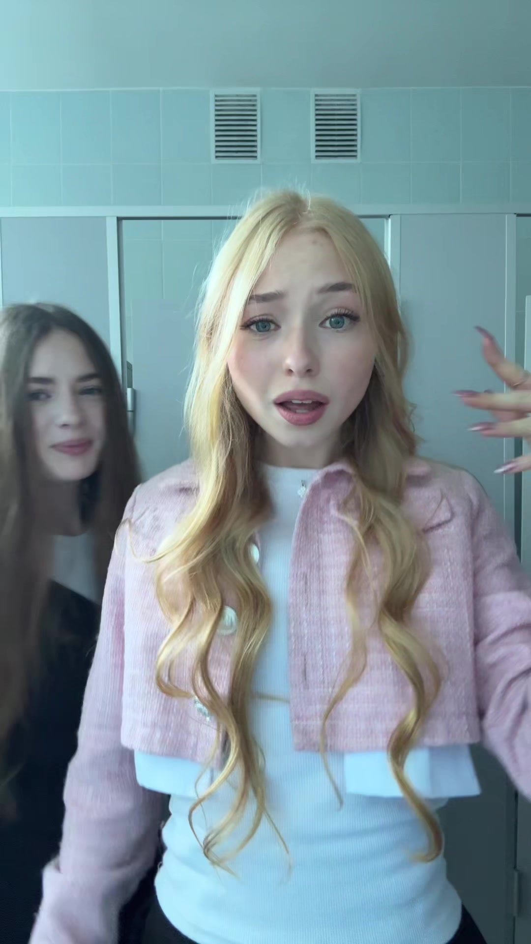 @викусик🌷