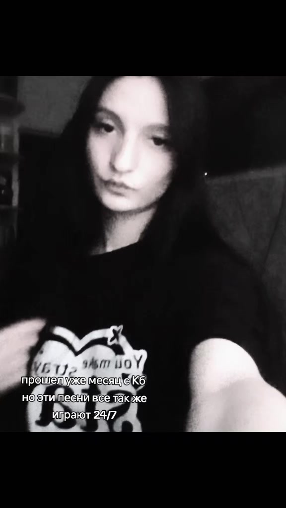 @𝐜 𝐡 𝐞 𝐫 𝐫 𝐲🍒