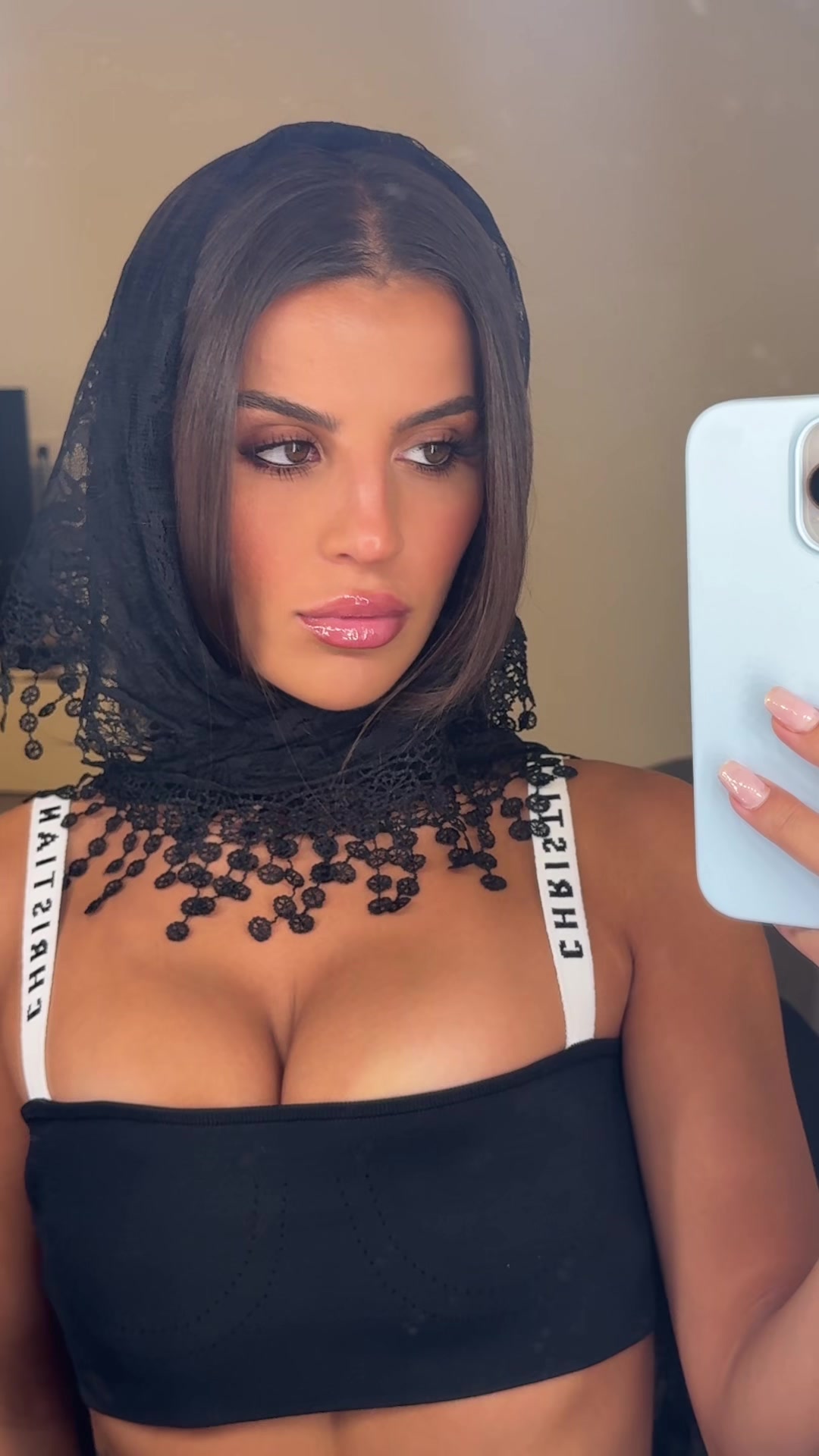@caitlinstrez