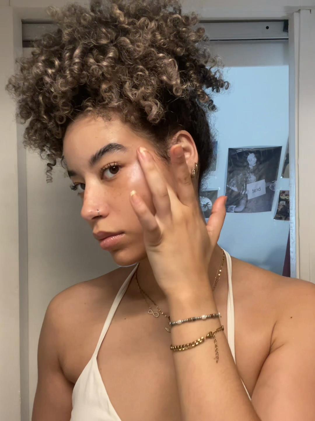 @Oumnxx