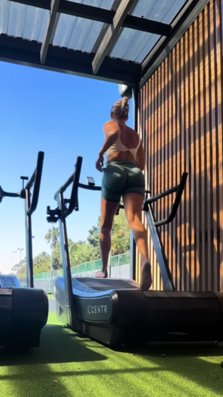 @HappyisAshley 🌞🦋🐶