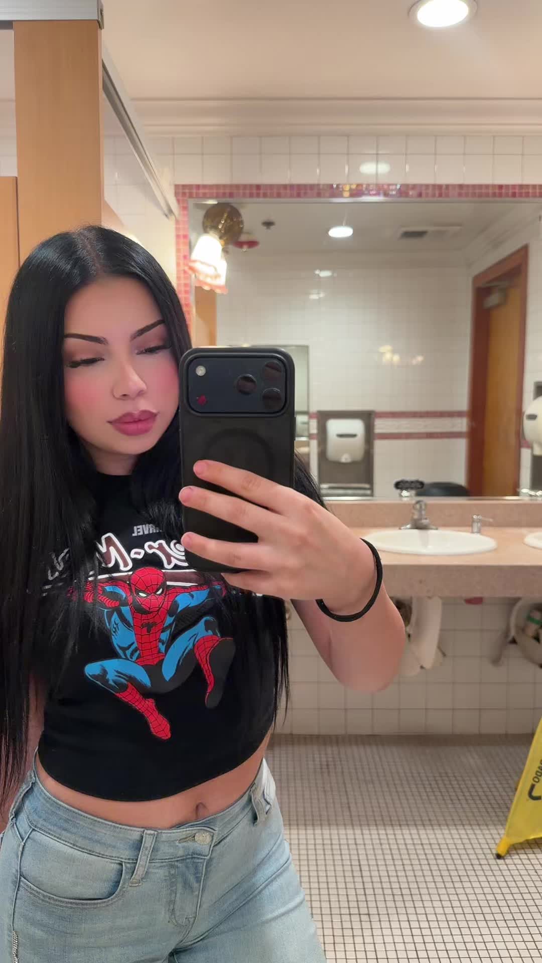 @𝔑𝔦𝔨𝔨𝔦 𝔪𝔞𝔯𝔱𝔦𝔫𝔢𝔷