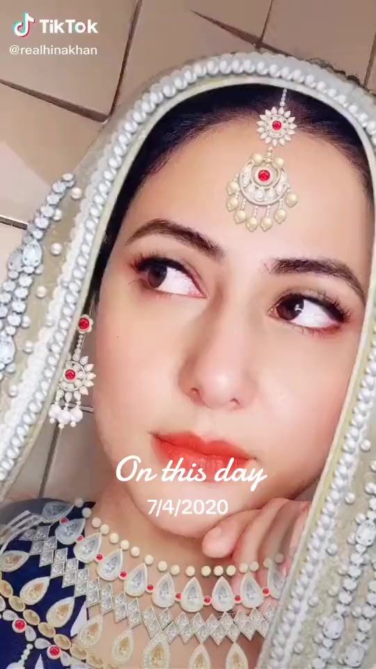 @Hina Khan 💎