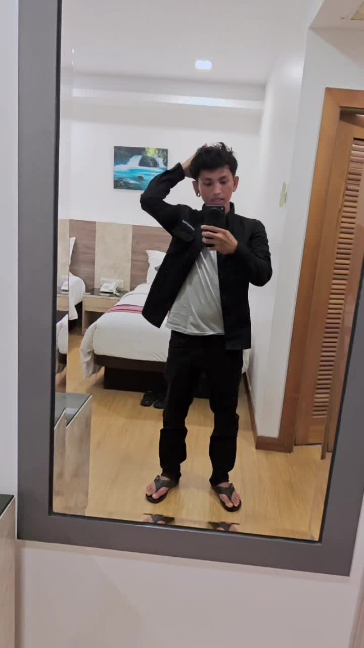 @๐๐๐. ๐ฌ๐จ๐ฅ๐จ ๐๐จ๐ฒ โฆ