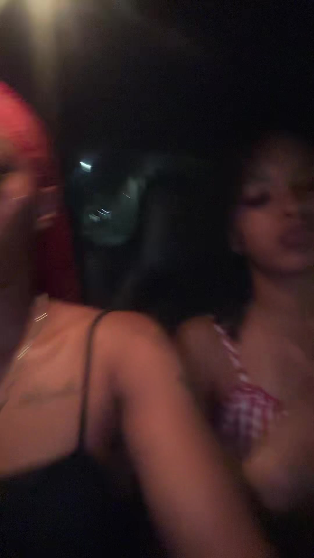 @👩🏽&zwj;❤️&zwj;💋&zwj;👩🏽