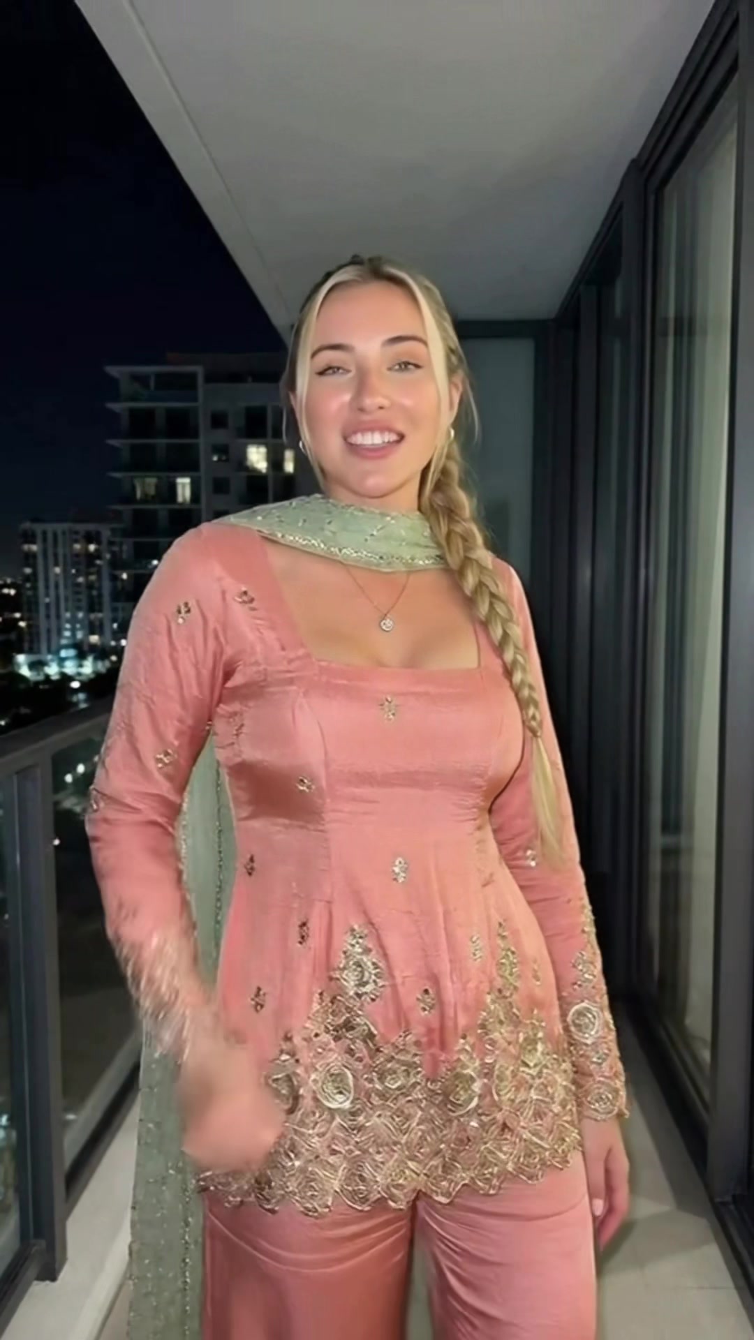 @haileybrowwn