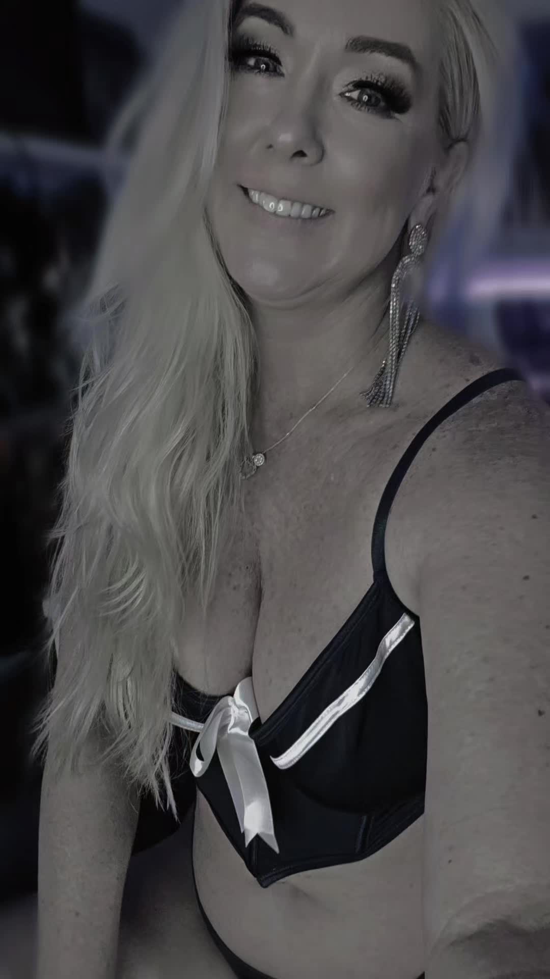 @Tonyaland12/naughtytonya12