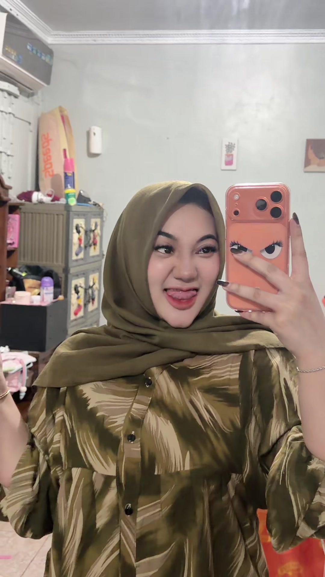 @inisintottyy