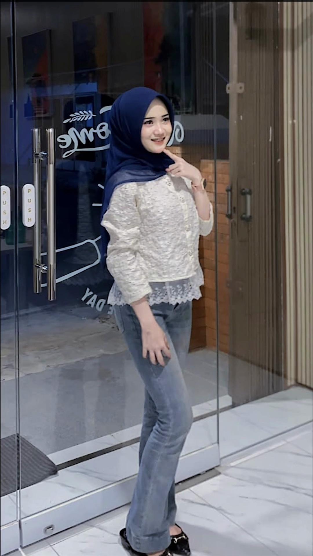 @anniputri5