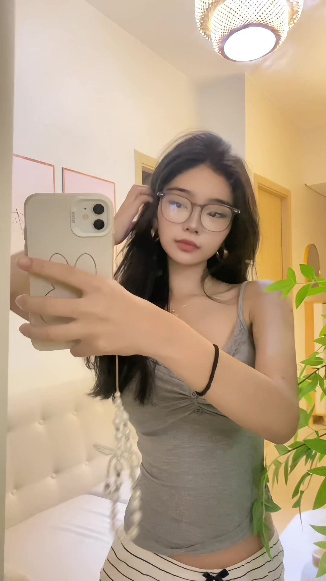 @𝒴