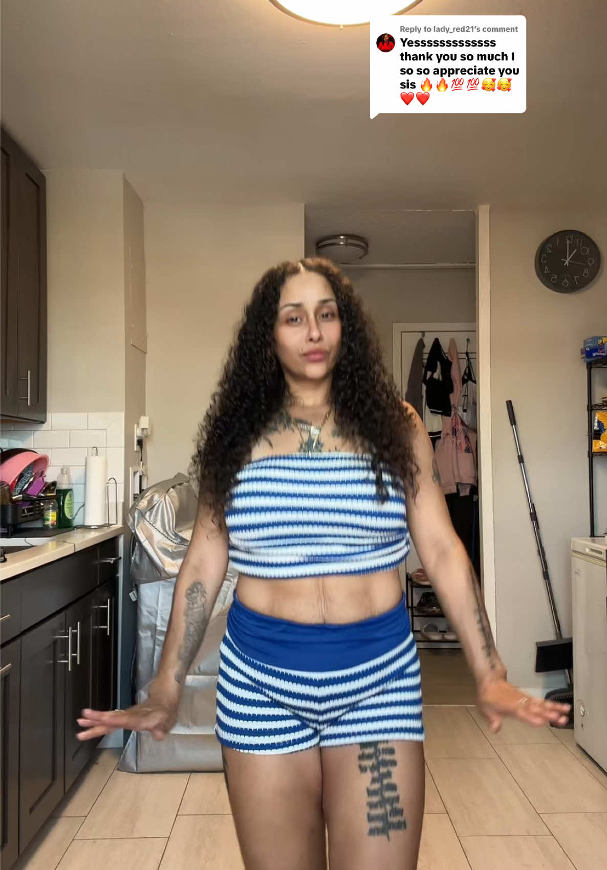 @momof4