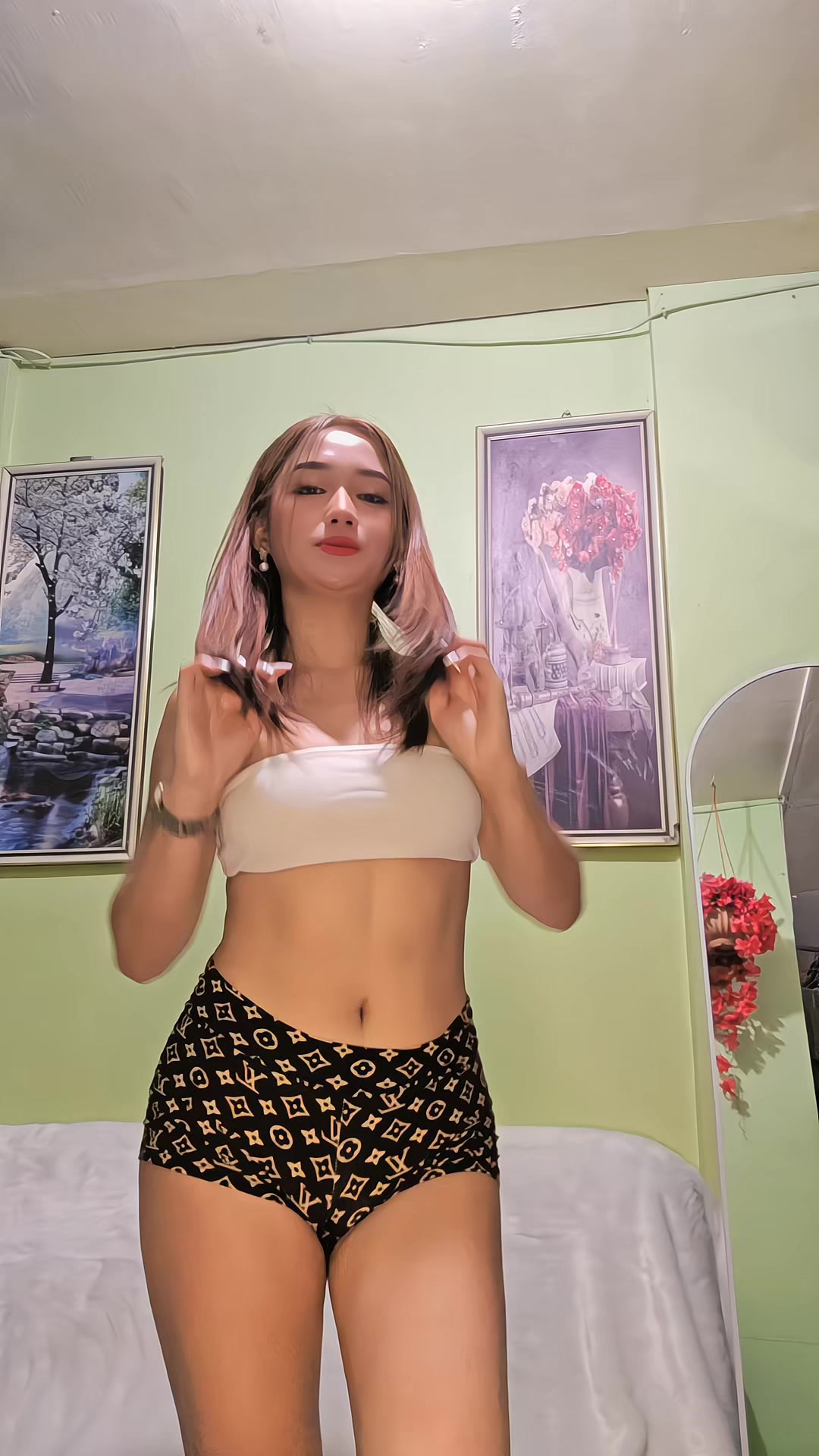 @Ella