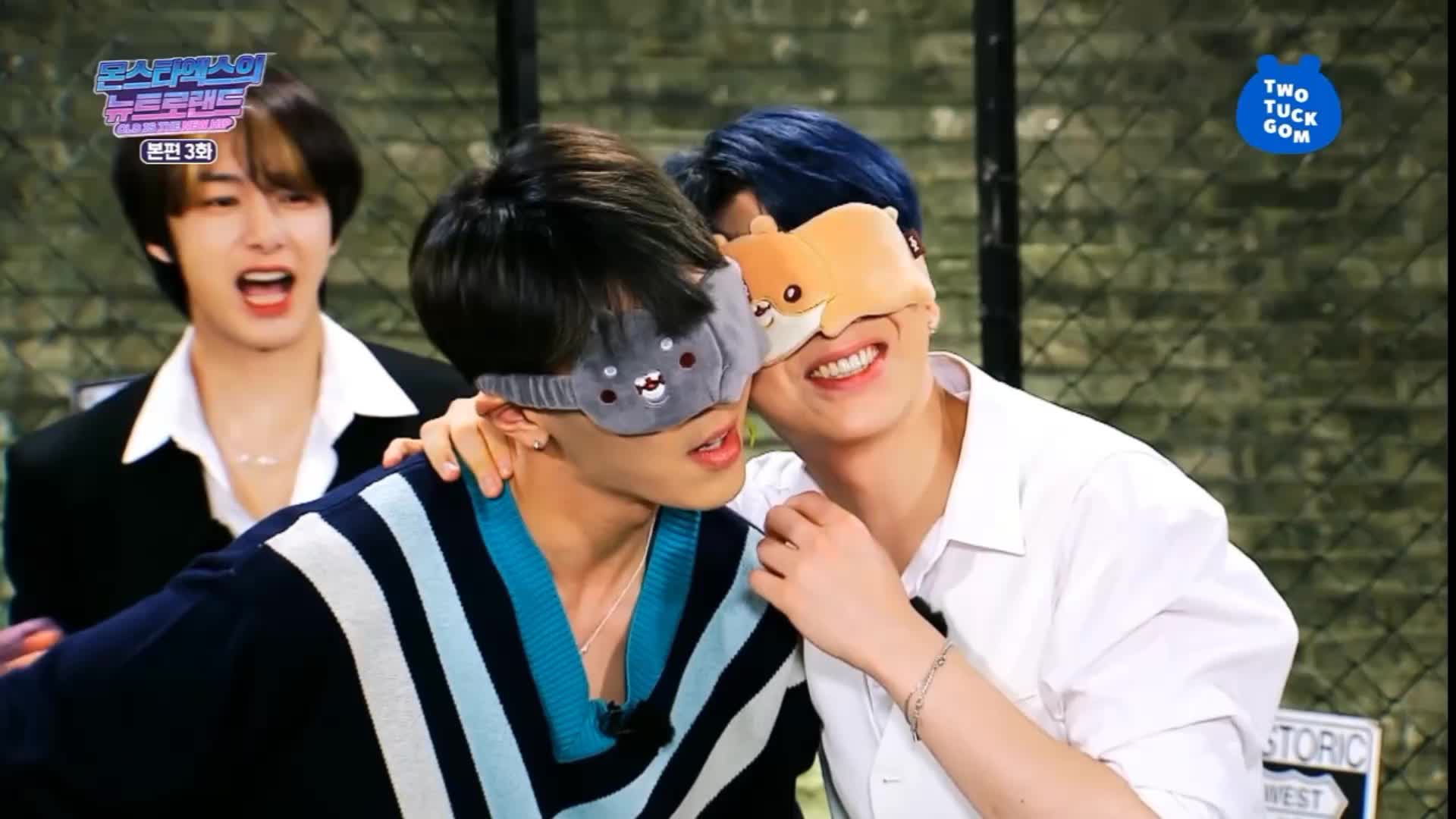 @hoomonstax
