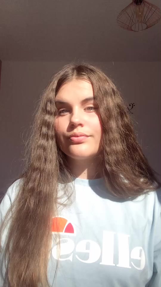 @LAURA 🌻