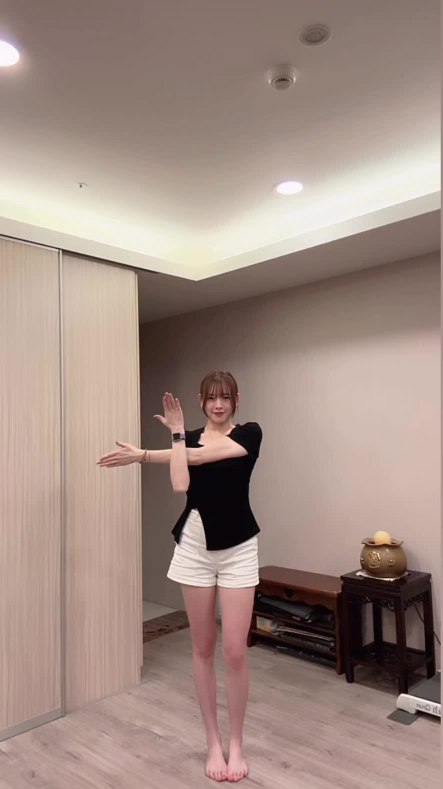 @이이伊伊yiyi