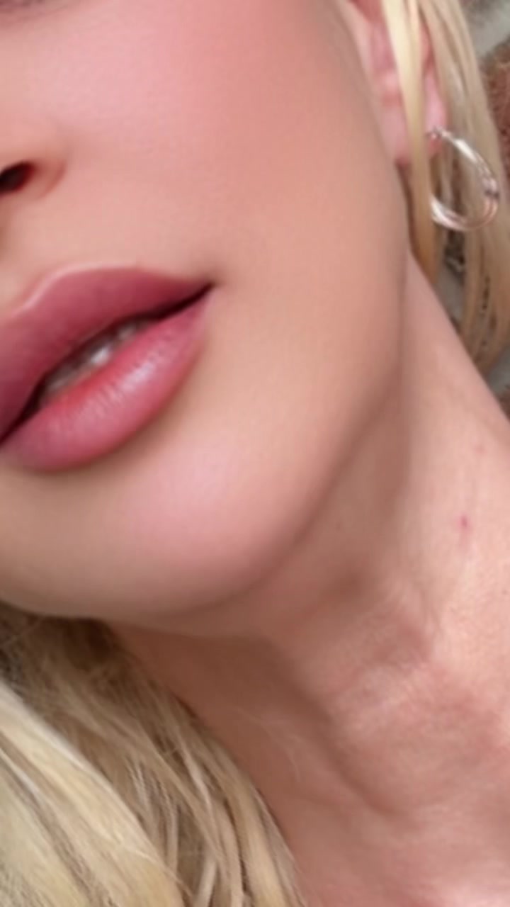 @Blonde goddess🇨🇦🇨🇦