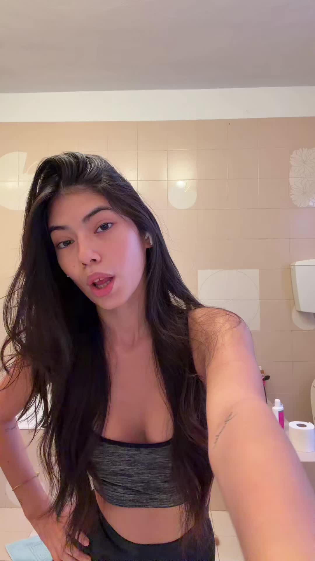 @💋🇵🇪