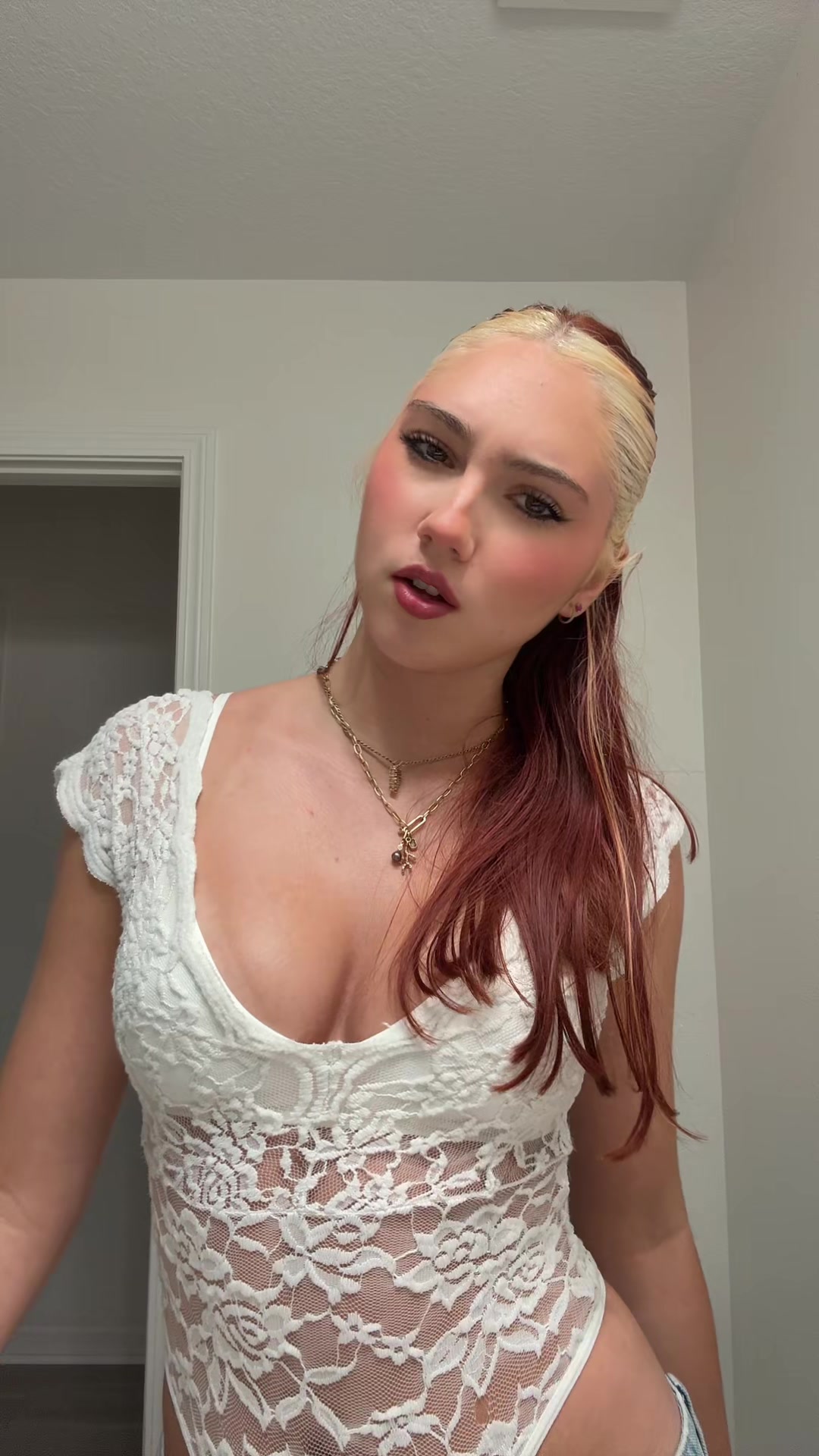 @not_ainsleyjohnson