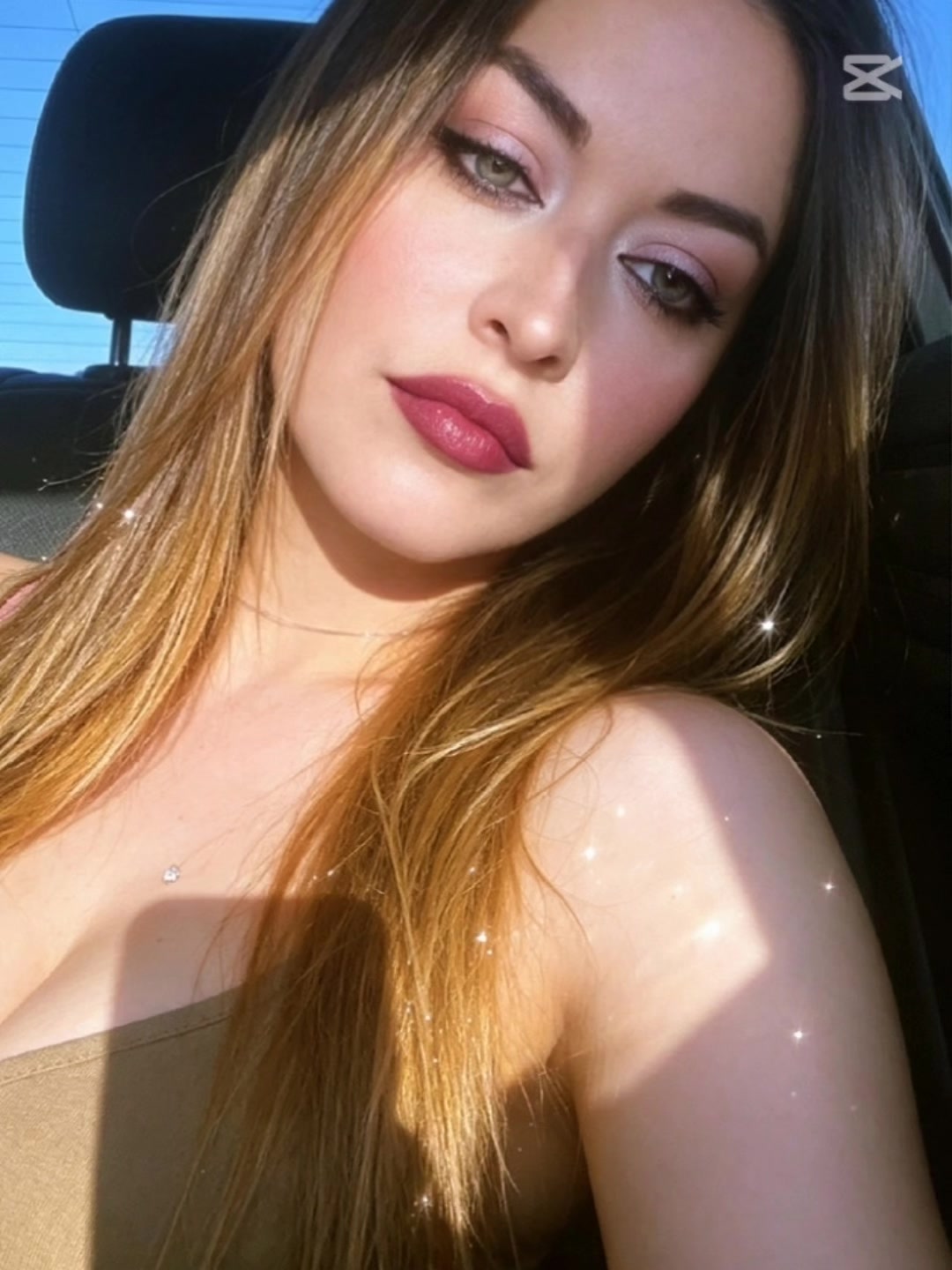 @Simona 💋. Ti segue.