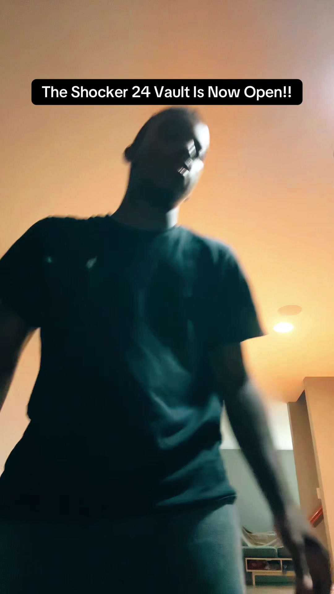 @R U N A W A Y T R A V E L E R