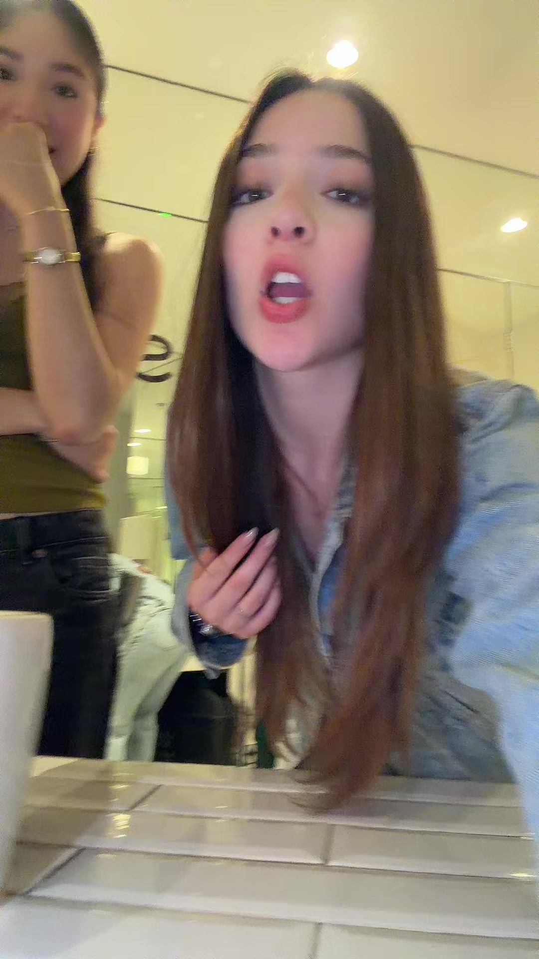 @isabella