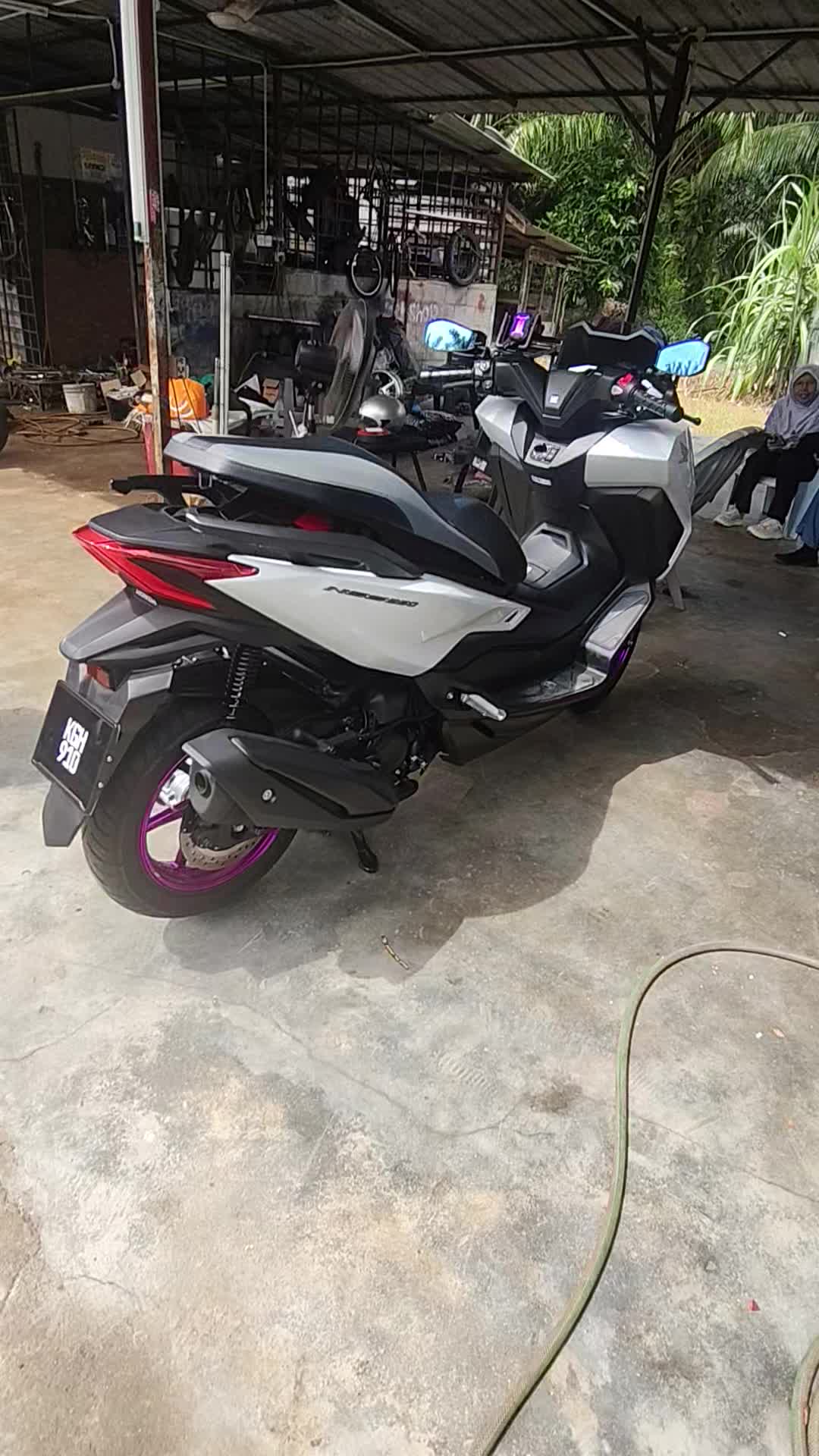 @ahli mesyuarat tingkap