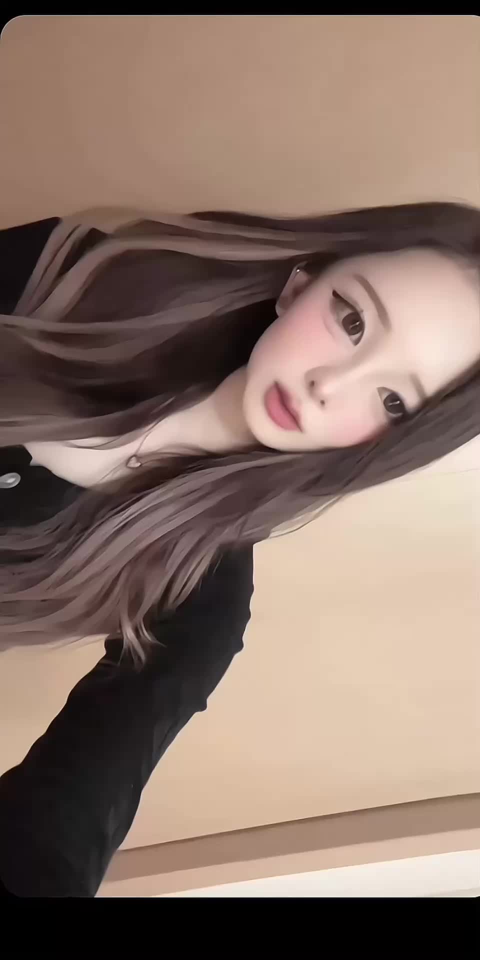 @にゃん