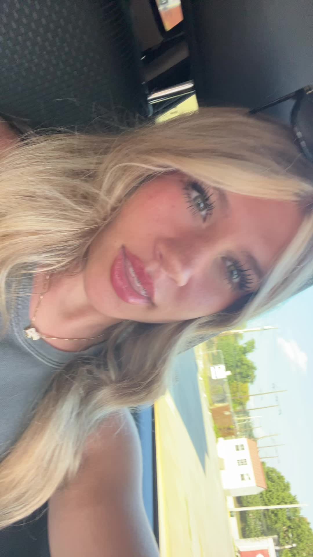 @Bella🦄